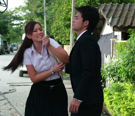 พลิกฟ้า ล่าตะวัน