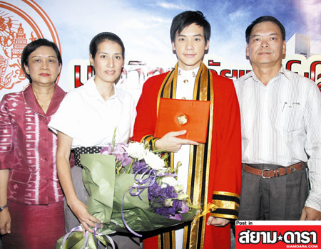บี้ รับปริญญา บี้ รับปริญญา