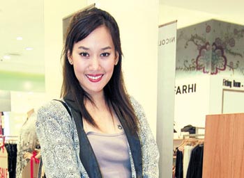 ออม นวดี โมกขะเวส