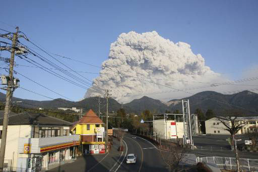 การปะทุของภูเขาไฟชินโมเอะดาเกะ
