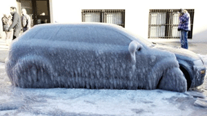 รถเกาะด้วยน้ำแข็ง