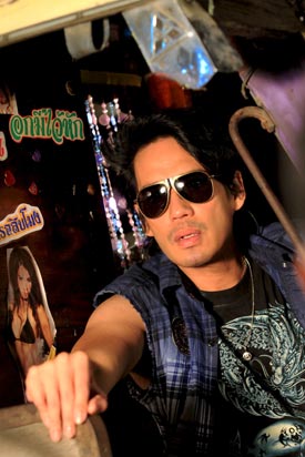 เบิร์ด ธงไชย MV เพลง อกมีไว้หัก เบิร์ด ธงไชย MV เพลง อกมีไว้หัก