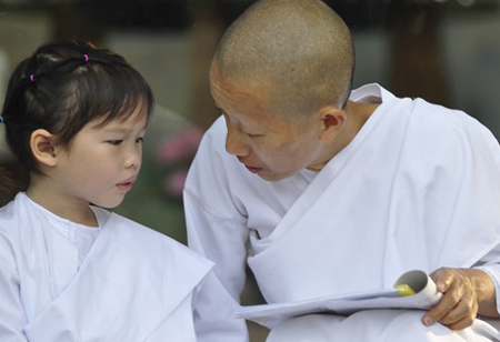 แม่ชีน้อย