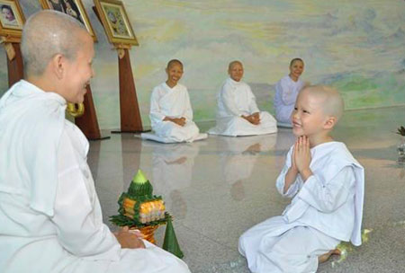 แม่ชีน้อย