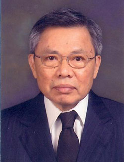 นายองอาจ สาตรพันธุ์ ศิลปินแห่งชาติ ปี 2552 สาขาทัศนศิลป์ ด้านสถาปัตยกรรมร่วมสมัย