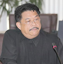 ศาสตราจารย์ปรีชา เถาทอง ศิลปินแห่งชาติ ปี 2552 สาขาทัศนศิลป์ ด้านจิตรกรรม