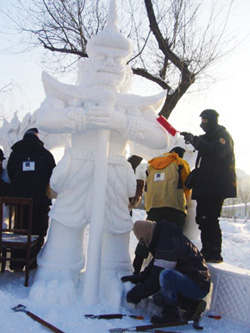 แกะสลักน้ำแข็ง