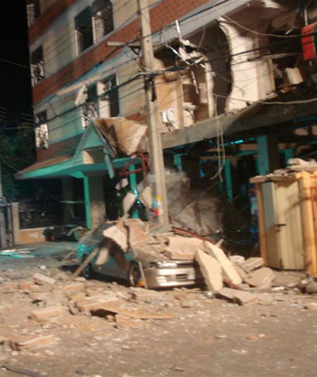 บึ้ม! แมนชั่นย่านบางบัวทอง