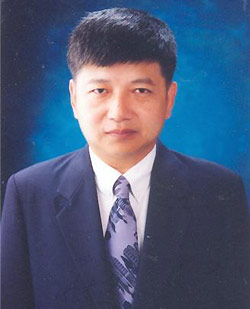 นายวรนันท์ ชัชวาลทิพากร ศิลปินแห่งชาติ ปี 2552 สาขาทัศนศิลป์ด้านภาพถ่าย