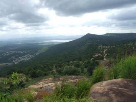 เขายายเที่ยง