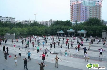 จีนสุดฮิต! แชะภาพแพลงกิ้ง ไทยก็เล่นด้วย จีนสุดฮิต! แชะภาพแพลงกิ้ง ไทยก็เล่นด้วย