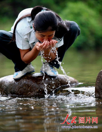 เปิดชีวิต หลอ ซี่อิง นางไปรษณีย์เดินเท้า