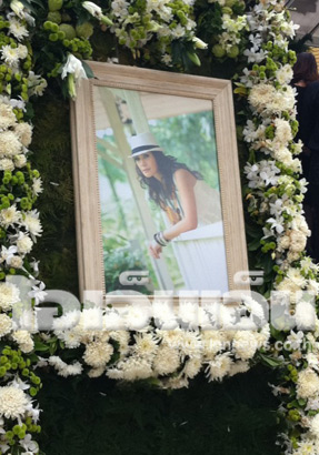 พระราชทานเพลิงศพกุ้งนาง