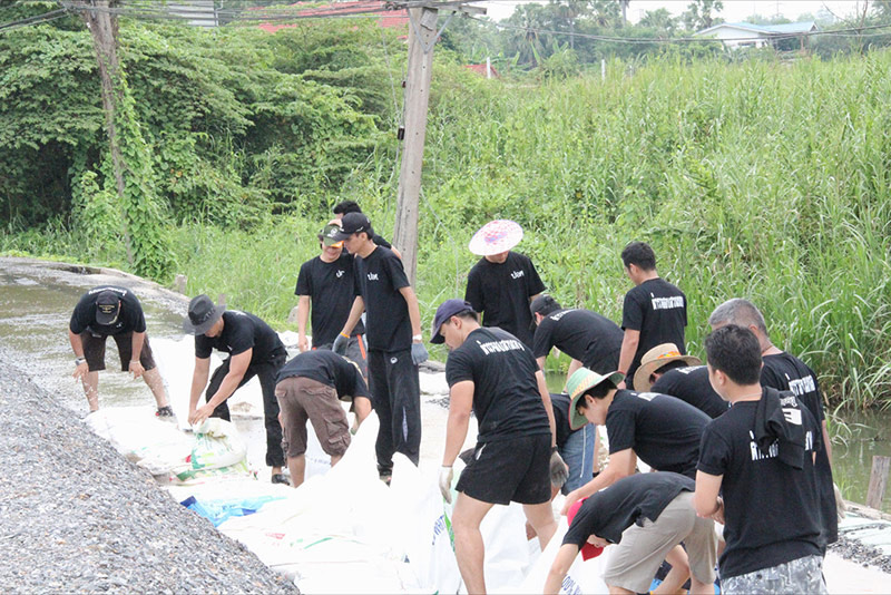 ตำรวจช่วยภัยน้ำท่วม