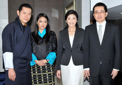 กษัตริย์จิกมี-พระชายา + นายกฯ ยิ่งลักษณ์
