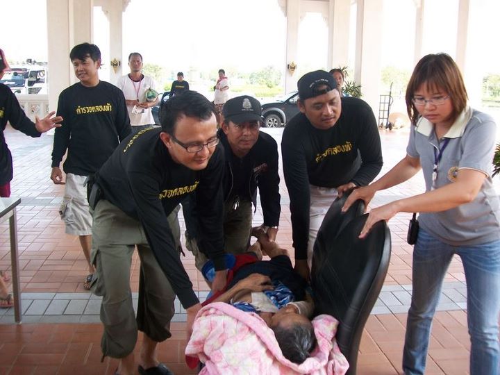 ตำรวจช่วยภัยน้ำท่วม