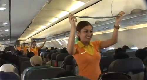 น่ารักเบา ๆ แอร์ฟิลิปปินส์โชว์แดนซ์บนเครื่องบิน