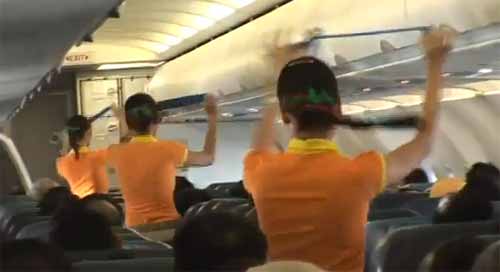 น่ารักเบา ๆ แอร์ฟิลิปปินส์โชว์แดนซ์บนเครื่องบิน