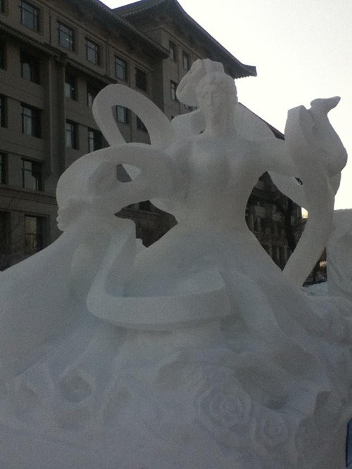 เจ๋งสุด ๆ ไทยคว้าแชมป์แกะสลักหิมะนานาชาติ