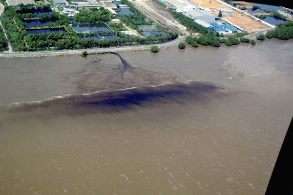 โรงงานปล่อยน้ำเสียลงอ่าวไทย