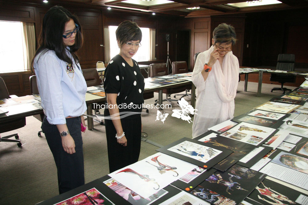 ชุดประจำชาติ มิสไทยแลนด์ยูนิเวิร์ส 2010