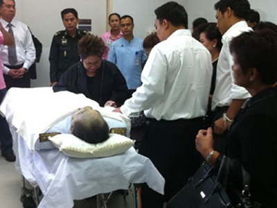 ระนองรักษ์ ร่ำไห้ รับศพ ไพโรจน์ สุวรรณฉวี ไปโคราช