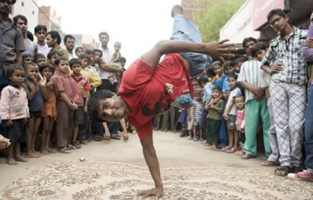 ทึ่ง! หนุ่มขาด้วนเป็นนักกายกรรมผาดโผน