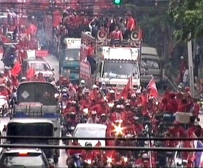 เสื้อแดง เทเลือด