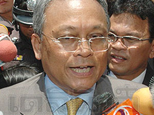 สุเทพ เทือกสุบรรณ