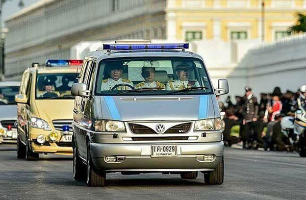 สารถีผู้ถวายงานรถพระที่นั่ง ร.9 สารถีผู้ถวายงานรถพระที่นั่ง ร.9