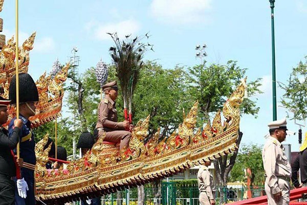 สารถีผู้ถวายงานรถพระที่นั่ง ร.9 สารถีผู้ถวายงานรถพระที่นั่ง ร.9