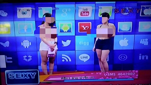 จวกเละ ! 2 นักข่าวสาวแต่งหวิวรายงานข่าวช่องดาวเทียม จวกเละ ! 2 นักข่าวสาวแต่งหวิวรายงานข่าวช่องดาวเทียม