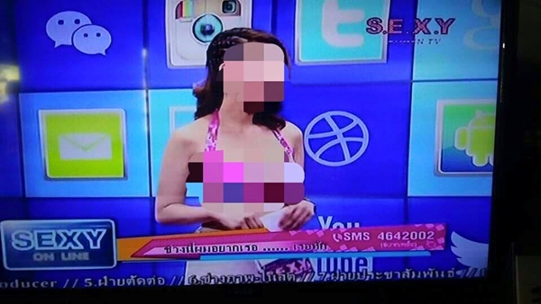 จวกเละ ! 2 นักข่าวสาวแต่งหวิวรายงานข่าวช่องดาวเทียม จวกเละ ! 2 นักข่าวสาวแต่งหวิวรายงานข่าวช่องดาวเทียม