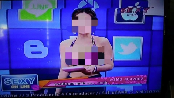 จวกเละ ! 2 นักข่าวสาวแต่งหวิวรายงานข่าวช่องดาวเทียม จวกเละ ! 2 นักข่าวสาวแต่งหวิวรายงานข่าวช่องดาวเทียม