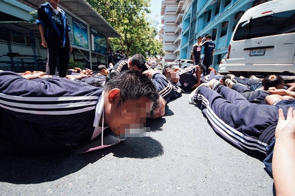 เพจต้านโซตัส แฉภาพรับน้อง ม.4 ชี้แรงเกิน ถามแรงเกินหรือไม่ เพจต้านโซตัส แฉภาพรับน้อง ม.4 ชี้แรงเกิน ถามแรงเกินหรือไม่