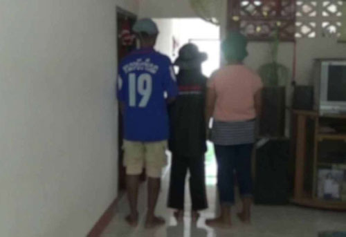 2 คนร้ายบุกลักทรัพทย์ เจอลูกสาวเจ้าของบ้านจับมัดมือ-ข่มขืน 2 คนร้ายบุกลักทรัพทย์ เจอลูกสาวเจ้าของบ้านจับมัดมือ-ข่มขืน