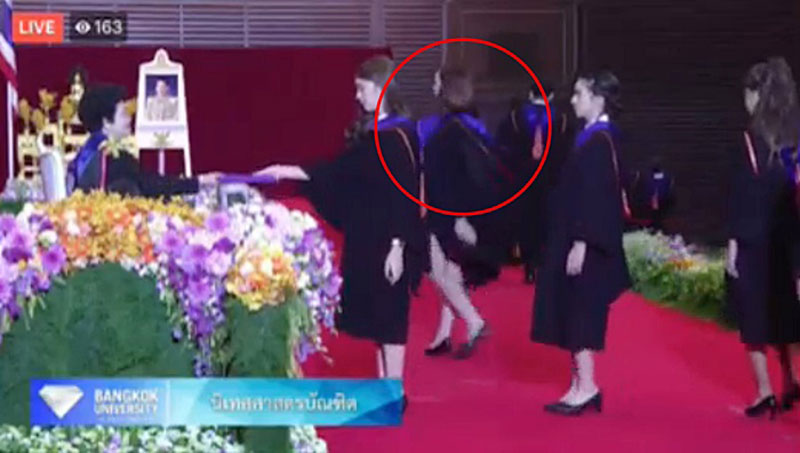 ฟูลเทิร์นรับปริญญา ฟูลเทิร์นรับปริญญา