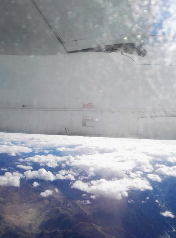 ผู้โดยสารอึ้งหนักมาก เจอเครื่องบินซ่อมแซมแบบ DIY ติดง่าย ๆ ด้วยเทปกาว