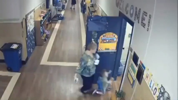 วงจรปิดแฉพฤติกรรมทรามของครูดีเด่น ใช่เข่ายันเด็กพิเศษล้มหน้าคว่ำ วงจรปิดแฉพฤติกรรมทรามของครูดีเด่น ใช่เข่ายันเด็กพิเศษล้มหน้าคว่ำ