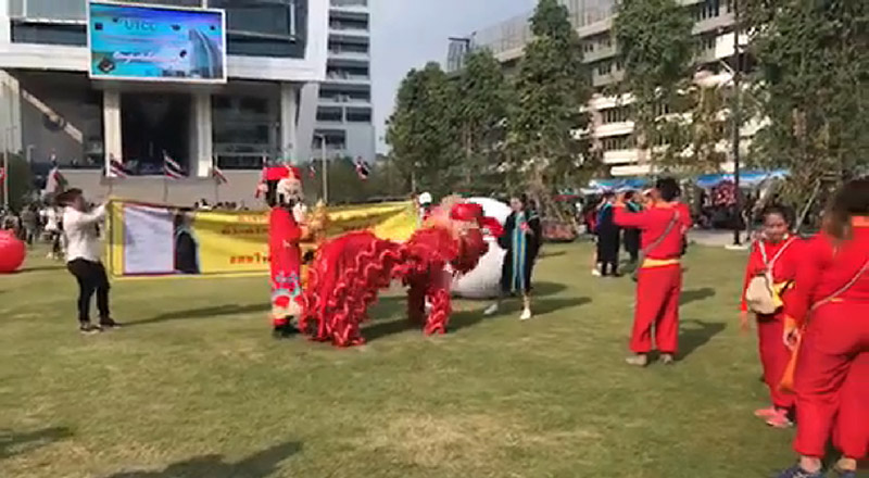 เชิดสิงโตวันรับปริญญา เชิดสิงโตวันรับปริญญา