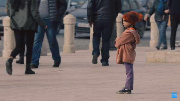 การทดลองสะเทือนใจ มาดูปฏิกิริยาที่ต่างกันของผู้ใหญ่ เมื่อลูกคนรวย-จนหลงทาง การทดลองสะเทือนใจ มาดูปฏิกิริยาที่ต่างกันของผู้ใหญ่ เมื่อลูกคนรวย-จนหลงทาง