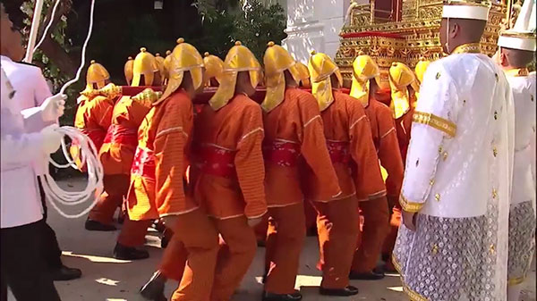 พลแบกหามริ้วขบวนพระบรมราชอิสริยยศ พลแบกหามริ้วขบวนพระบรมราชอิสริยยศ