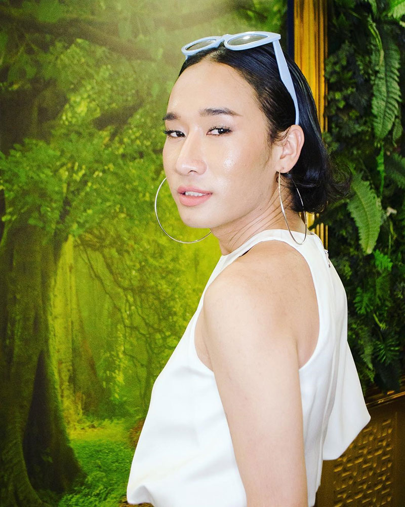 เซนติเมตร พิธีกร ล้นตู้ เซนติเมตร พิธีกร ล้นตู้