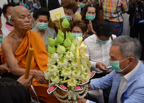 เปิดตำนานหลวงพ่อคูณ วัดบ้านไร่ วิถีเกจิผู้ยิ่งใหญ่แห่งภาคอีสาน เปิดตำนานหลวงพ่อคูณ วัดบ้านไร่ วิถีเกจิผู้ยิ่งใหญ่แห่งภาคอีสาน