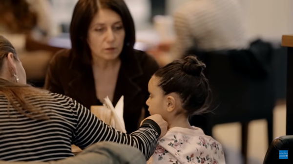 การทดลองสะเทือนใจ มาดูปฏิกิริยาที่ต่างกันของผู้ใหญ่ เมื่อลูกคนรวย-จนหลงทาง การทดลองสะเทือนใจ มาดูปฏิกิริยาที่ต่างกันของผู้ใหญ่ เมื่อลูกคนรวย-จนหลงทาง