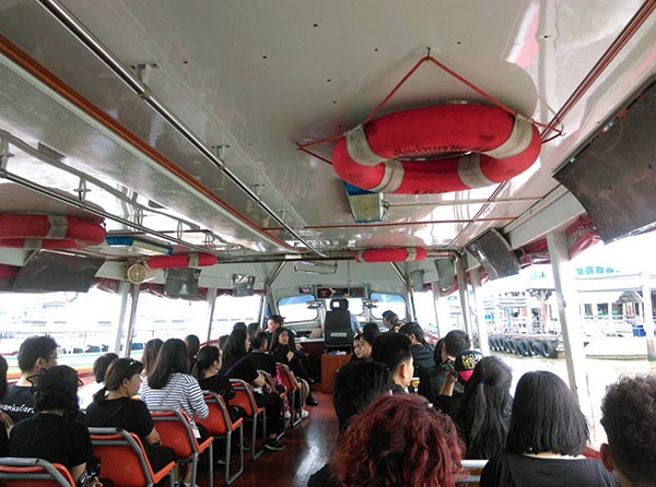 สักการะพระบรมศพ สักการะพระบรมศพ