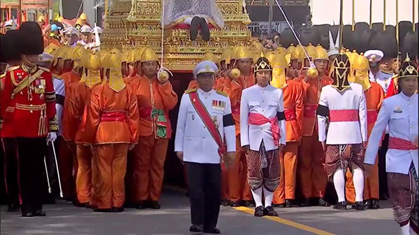 พลแบกหามริ้วขบวนพระบรมราชอิสริยยศ พลแบกหามริ้วขบวนพระบรมราชอิสริยยศ