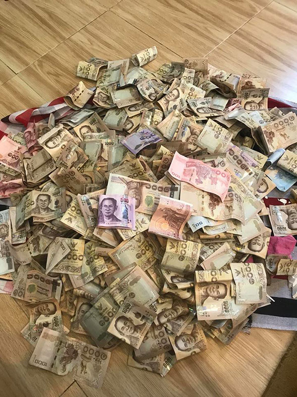 หนุ่มสักยันต์ โชว์ทุบกระปุกหมู หนุ่มสักยันต์ โชว์ทุบกระปุกหมู