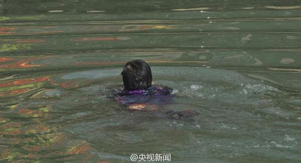 ป้าฮีโร่ โดดน้ำช่วยเด็กแล้วหนีหาย ยังไม่ทันได้ขอบคุณ