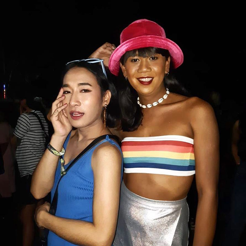 เซนติเมตร พิธีกร ล้นตู้ เซนติเมตร พิธีกร ล้นตู้